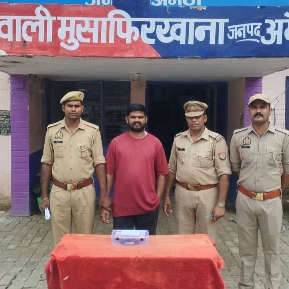 अमेठी में तमंचा-कारतूस के साथ शातिर बदमाश गिरफ्तार:ऑपरेशन चक्रव्यूह के तहत कार्रवाई, लूट-हत्या के प्रयास समेत 10 मामले दर्ज