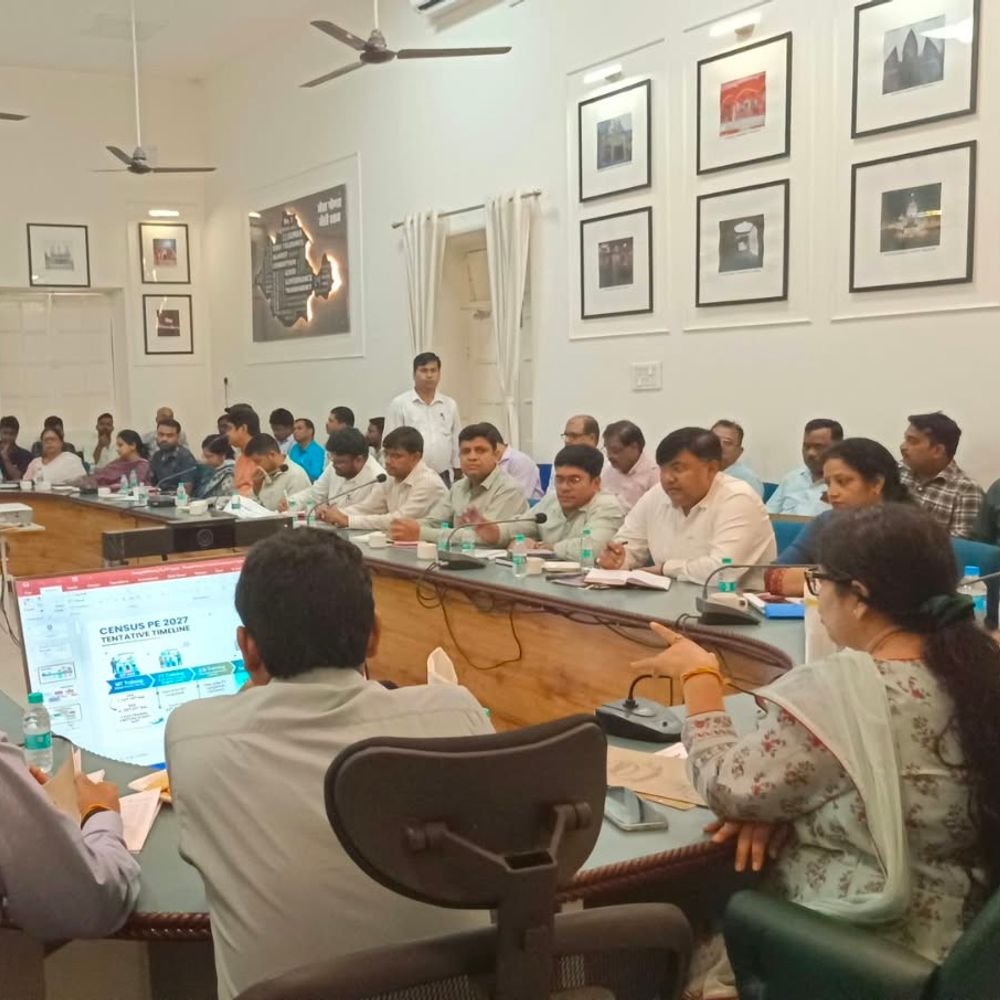 गोंडा में 220 शिकायतों की जांच, सिर्फ 63 लोग संतुष्ट:15 ADO पंचायत को नोटिस, अधिकारियों से 3 दिन में मांगा जवाब