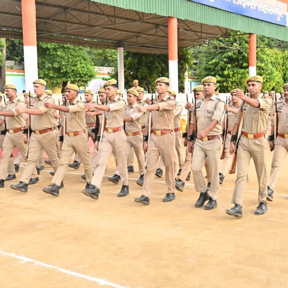 सहारनपुर SSP ने पुलिस लाइन में किया निरीक्षण:वर्दी, अनुशासन और शारीरिक दक्षता की जांच की, क्वार्टर गार्द, कैंटीन को भी देखा