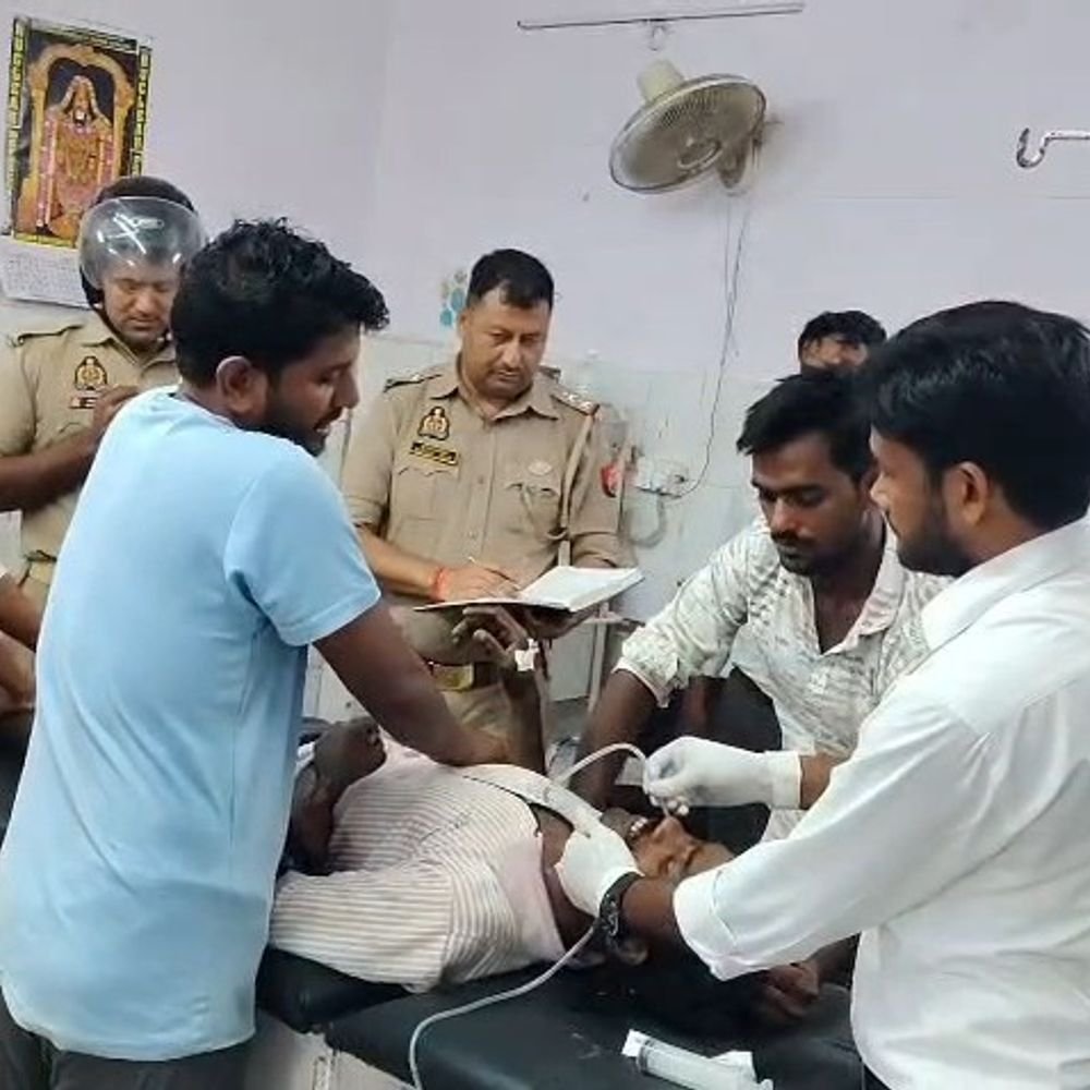 इटावा में पत्नी पर पति को जहर देने का आरोप:पति की हालत गंभीर, दोनों के बीच चल रहा था विवाद; पुलिस कर रही जांच