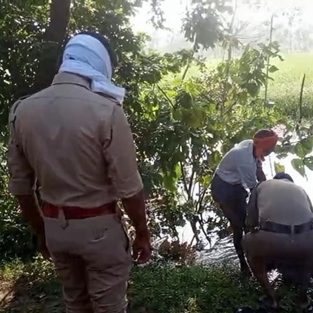 सीतापुर में 3 दिन से लापता युवक का शव मिला:मिर्गी का मरीज था, साइकिल समेत डूबा; पुलिस जांच में जुटी