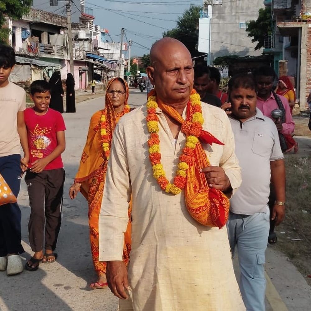 खेसरहा में उमड़ा श्रद्धा का सैलाब:ढोल-नगाड़ों के साथ पिंडदान करने गया धाम को रवाना श्रद्धालु
