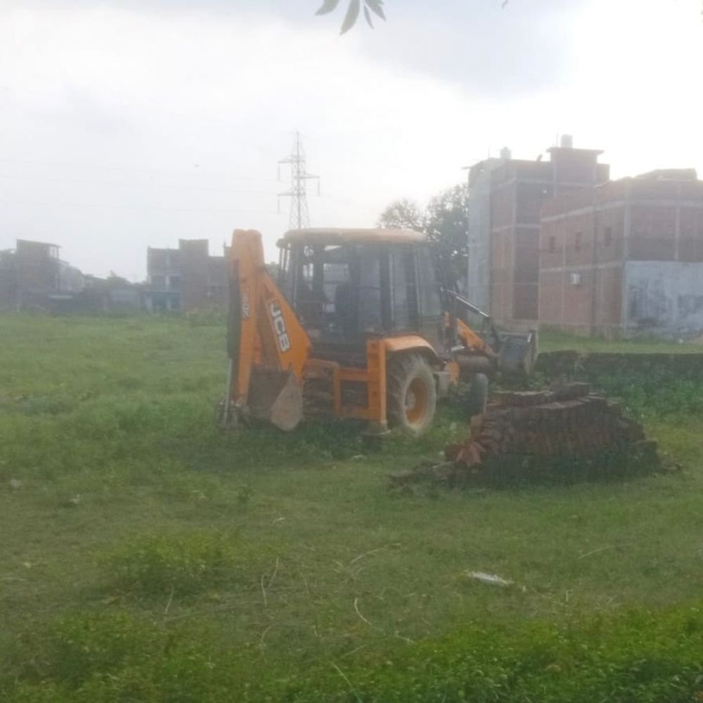 प्रयागराज झूंसी में सरकारी जमीन से अवैध कब्जा हटाया:पीडीए ने 0.2690 हेक्टेयर जमीन खाली कराई, FIR की तैयारी
