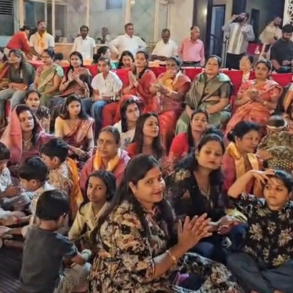 मथुरा में एक शाम खाटू के नाम पर संकीर्तन:श्याम बाबा के जयकारों से गूंजा यमुना तट, नौका विहार और दीपदान में उमड़ी भीड़