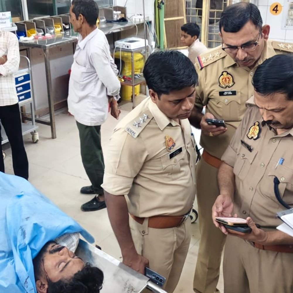 युवक के पेट और सीने पर चाकू से गोदकर हत्या:ललितपुर में बचने के लिए शराब दुकान में घुसा, आरोपियों ने ईंट-पत्थर मारे