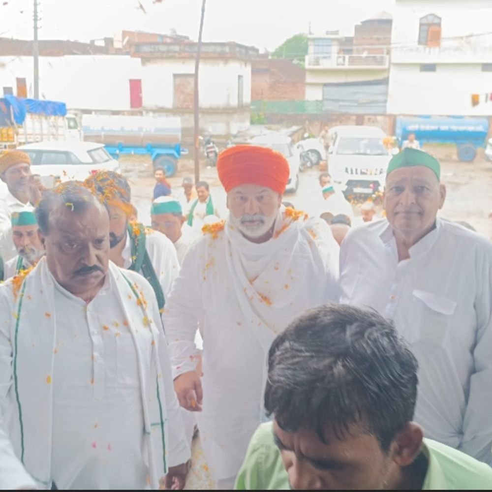 उरई में राकेश टिकैत की किसान पंचायत:बुंदेलखंड के लिए अलग पैकेज और कर्जमाफी की मांग, एमएसपी पर सी2+50% फार्मूला लागू करने की मांग