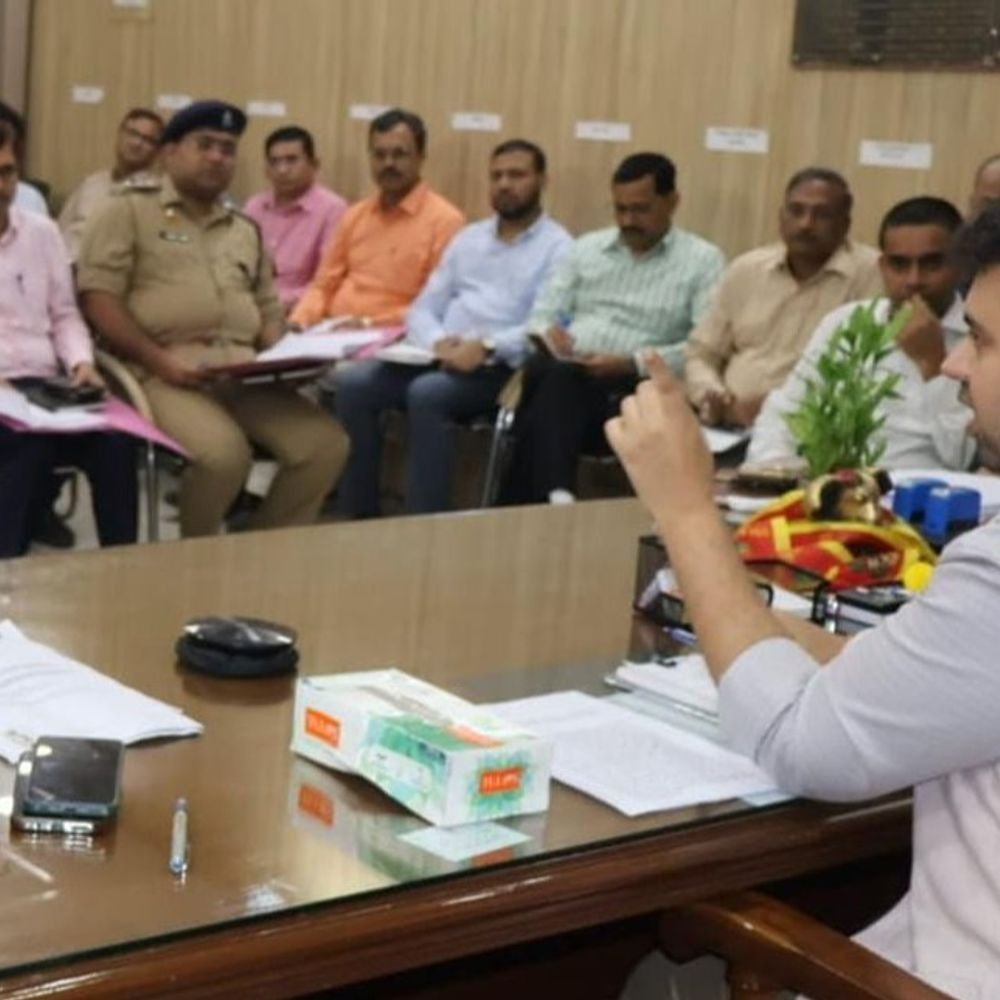 बरेली-मुरादाबाद खंड शिक्षक चुनाव की तैयारियां तेज:DM अनुनय झा ने की हाई-लेवल बैठक, कल जारी होगी अधिसूचना; देखें सभी 12 बूथों की लिस्ट
