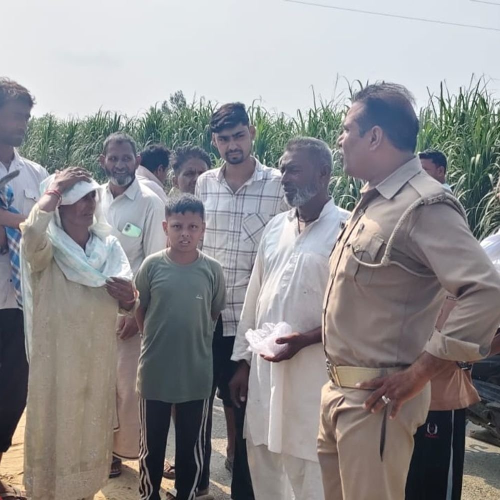 दरगाह का रास्ता पूछकर बुजुर्ग महिला से कुंडल ठगे:संभल में ठगों ने रुमाल में 5 रुपए का सिक्का दिया, जांच जारी