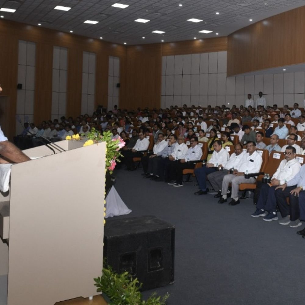ट्रिलियन डॉलर इकोनॉमी के लिए विश्वस्तरीय कनेक्टिविटी जरूरी:मुख्य सचिव बोले भूमि, यूटिलिटी शिफ्टिंग और मंजूरियों की पहले करें तैयारी