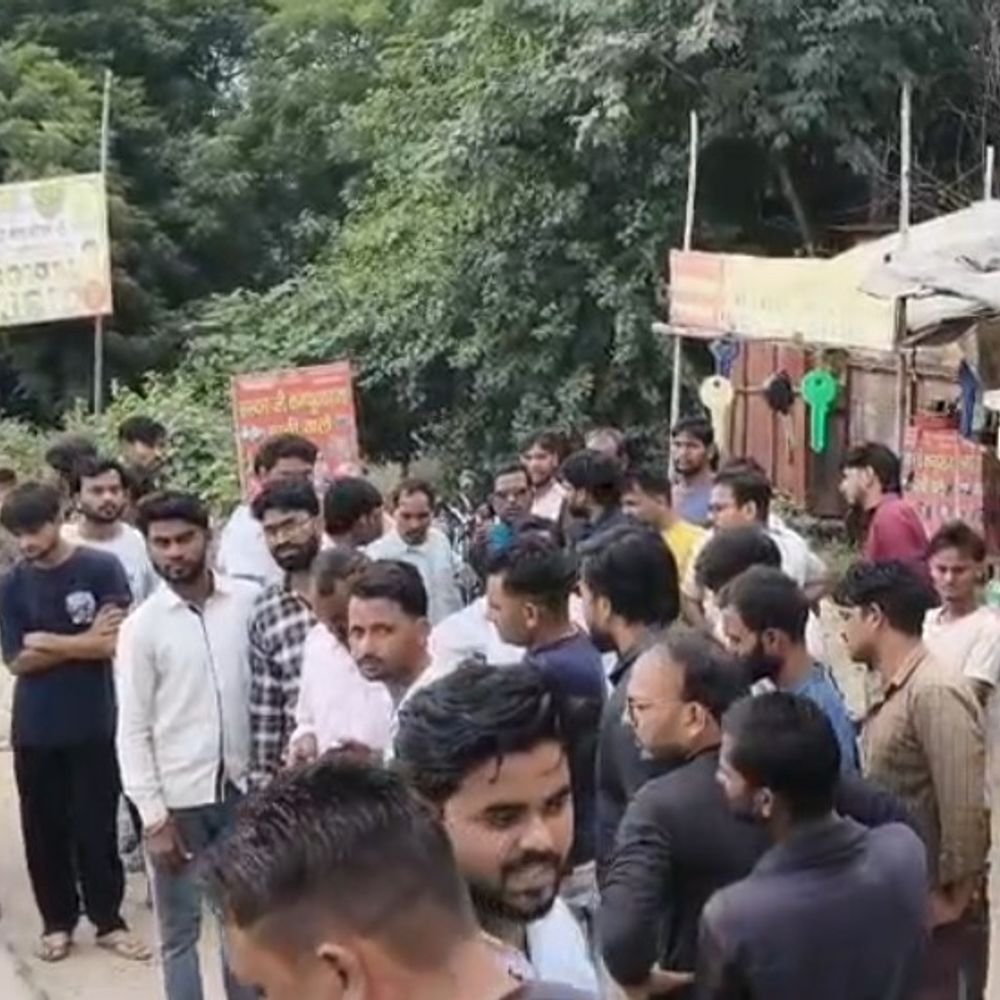 तेज रफ्तार ट्रक ने ग्रामीण को कुचला:रिश्तेदार के साथ जा रहे थे, पुलिस ने ट्रक कब्जे में लेकर जांच शुरू की