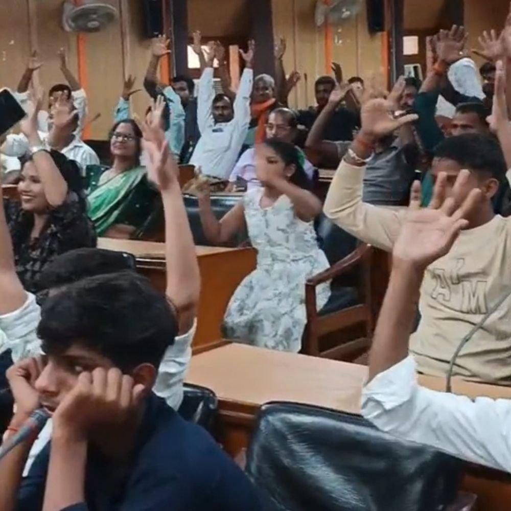 देवरिया में अंतरराष्ट्रीय बधिर सप्ताह पर जागरूकता कार्यक्रम आयोजित:बधिर समुदाय के अधिकारों, शिक्षा और सांकेतिक भाषा पर हुई चर्चा
