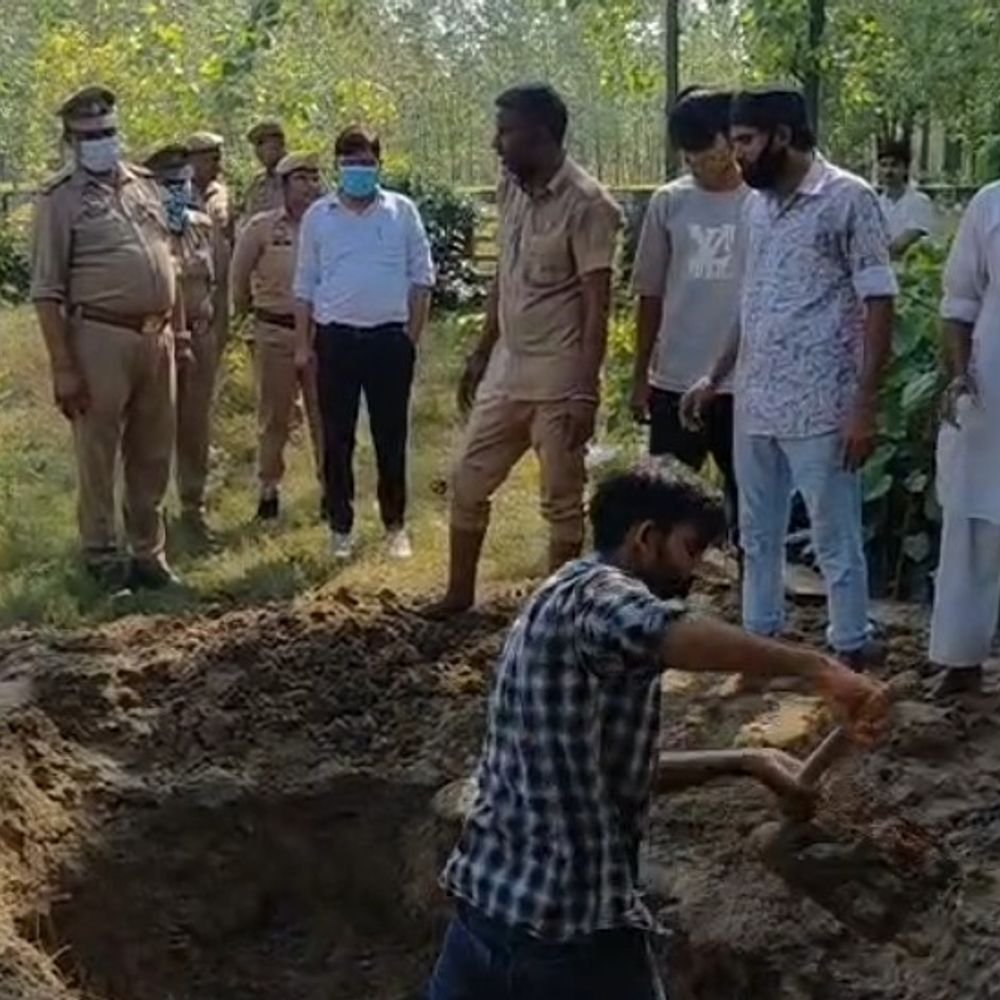 10 दिन बाद कब्र से निकाला गया युवती का शव:रामपुर में मायके पक्ष ने जताई हत्या की आशंका, जांच जारी