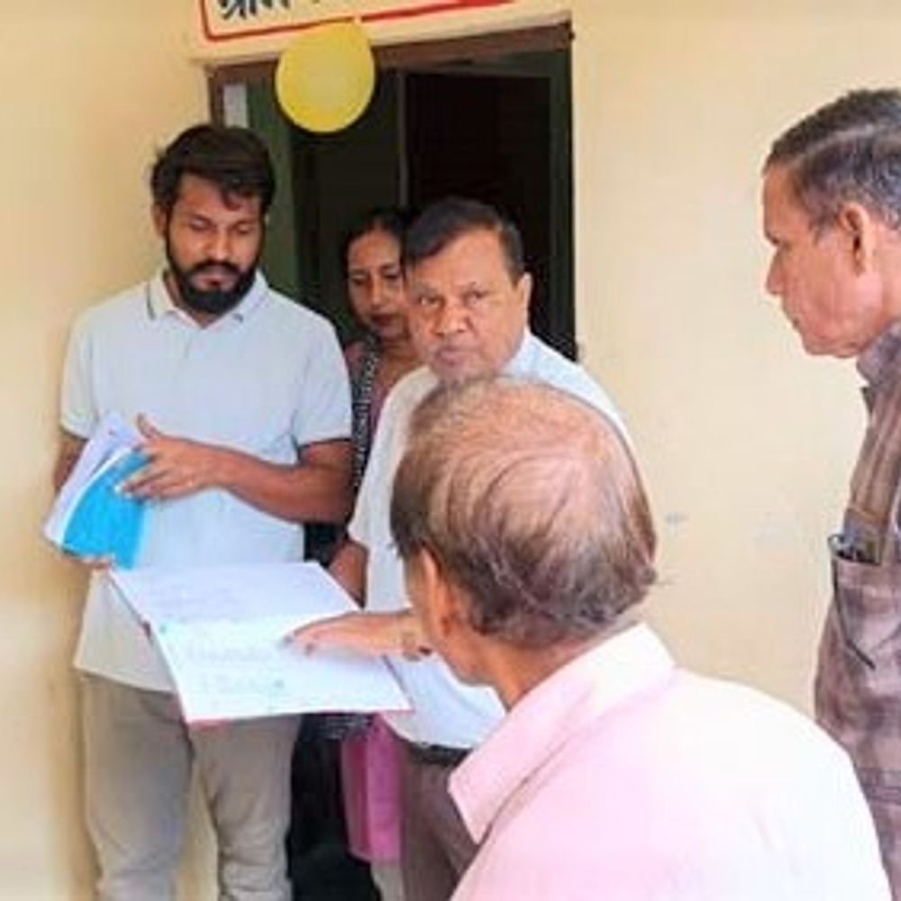 डीपीआरओ ने लिया गांव का जयजा:डिजिटल लाइब्रेरी में पढ़ाई करते मिले बच्च, बोले- प्रतियोगिता की तैयारी में राहत