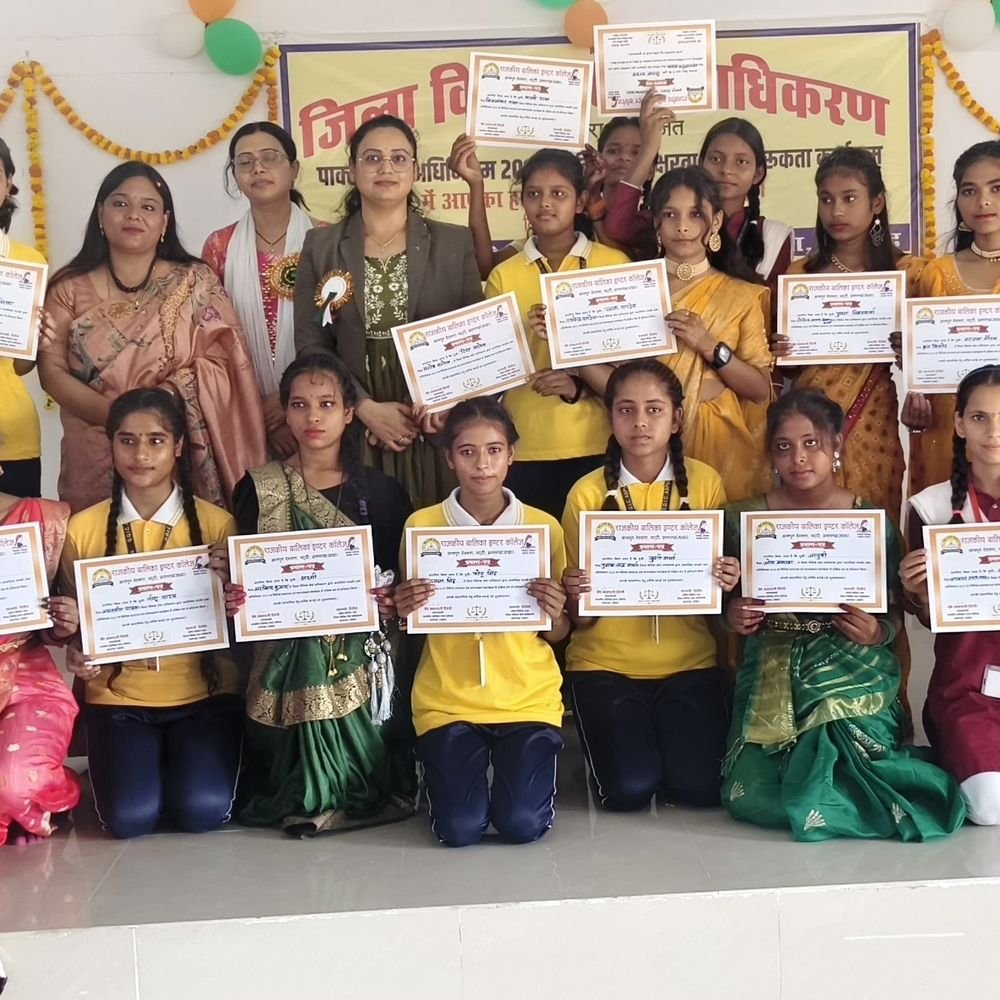 छात्राओं को किया जागरूक:कानूनी अधिकार, निशुल्क विधिक सहायता और गुड टच-बैड टच के बारे में बताया