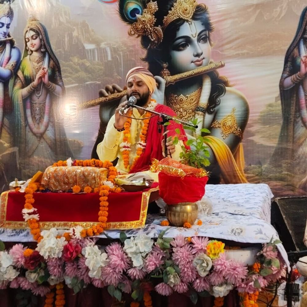 श्रीमद्भागवत कथा में सुनाई ध्रुव और शुकदेव की कहानी:वृंदावन धाम से पधारे कथा व्यास ने किया वर्णन, श्रद्धालु भक्ति में डूबे
