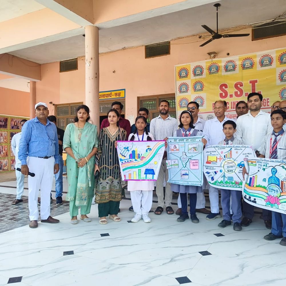 बरेली में प्रतियोगिता:मेधावी छात्र-छात्राएं सम्मानित; SST इंटर कॉलेज की संजीवनी गंगवार रहीं प्रथम