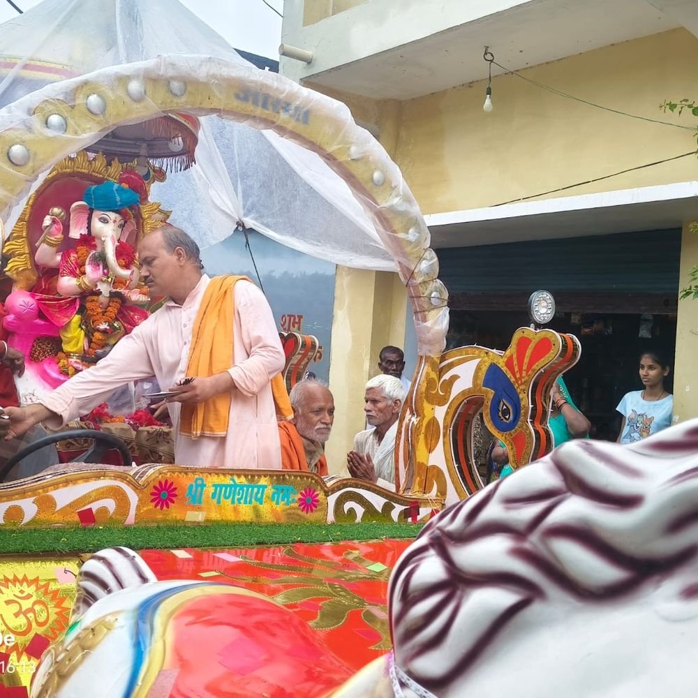 महोबा में गणेश प्रतिमाएं विसर्जित:उर्मिला नदी में दी गई विदाई, डीजे की धुनों पर झूमे श्रद्धालु
