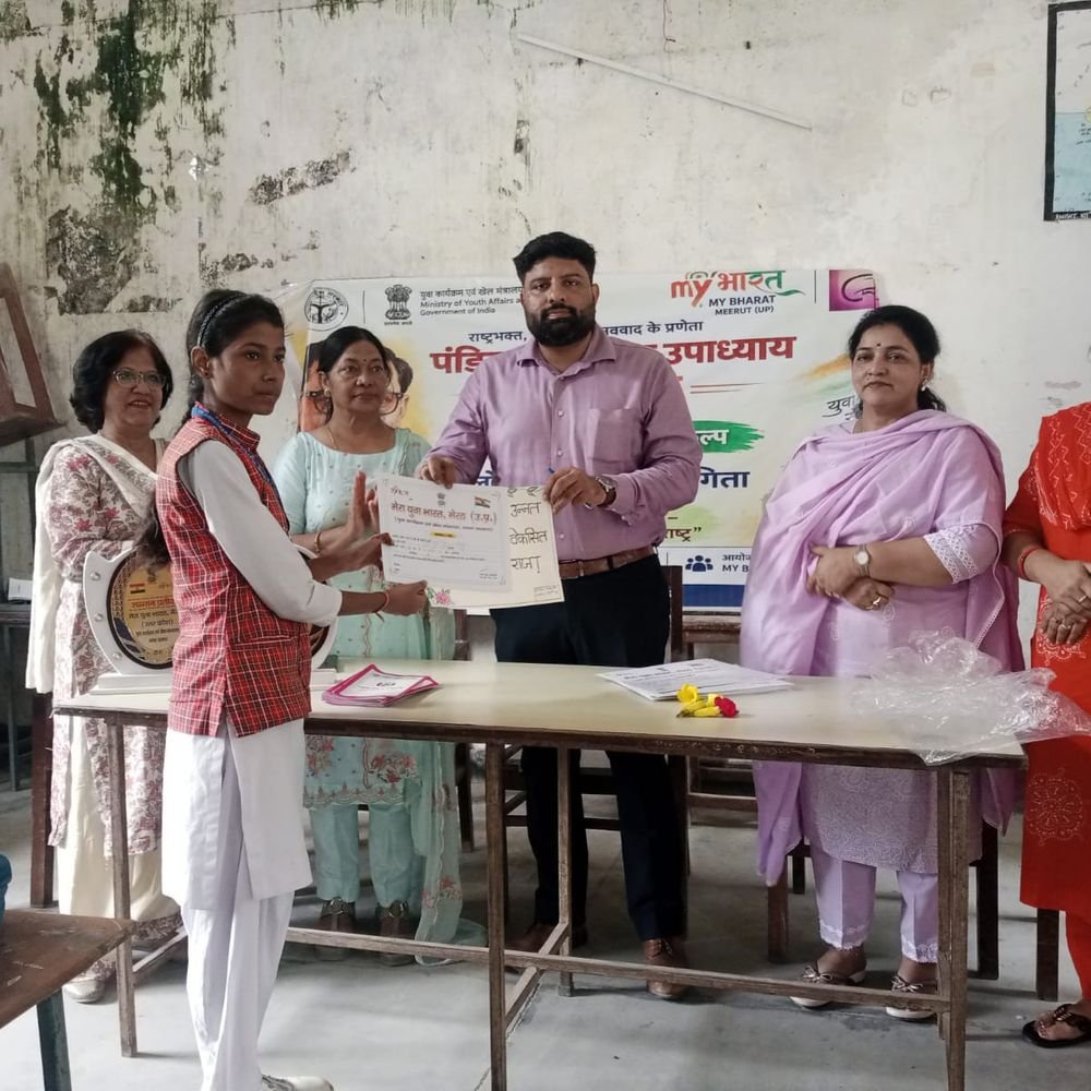 दीनदयाल जयंती पर पोस्टर व स्लोगन प्रतियोगिता:राधिका और तान्या ने बाजी मारी, युवाओं ने उकेरे राष्ट्रसेवा के विचार