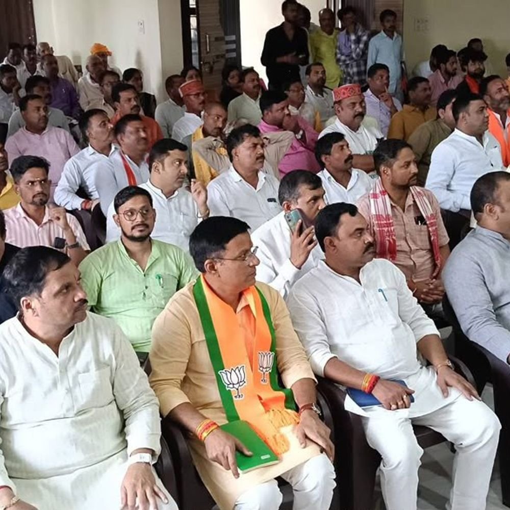 सोनभद्र में भाजपा जिला प्रभारी कौशलेंद्र पटेल का स्वागत:संगठनात्मक बैठक में कार्यकर्ताओं को दिया जीत का मंत्र, 2027 विधानसभा चुनाव पर फोकस