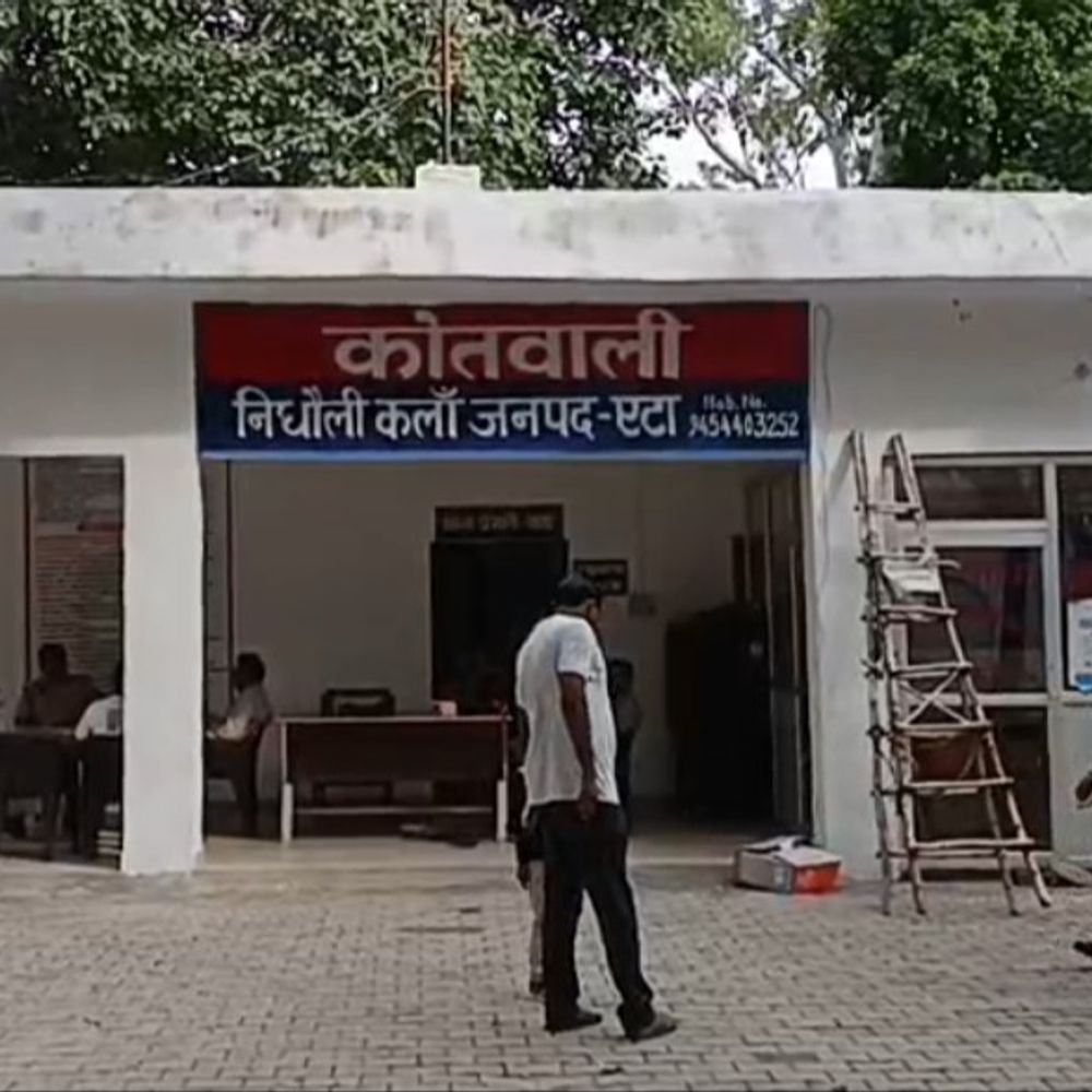 शादी का झांसा देकर दो साल तक दुष्कर्म का आरोप:एटा में शादी से इनकार के बाद आरोपी के खिलाफ FIR, तलाश में जुटी पुलिस
