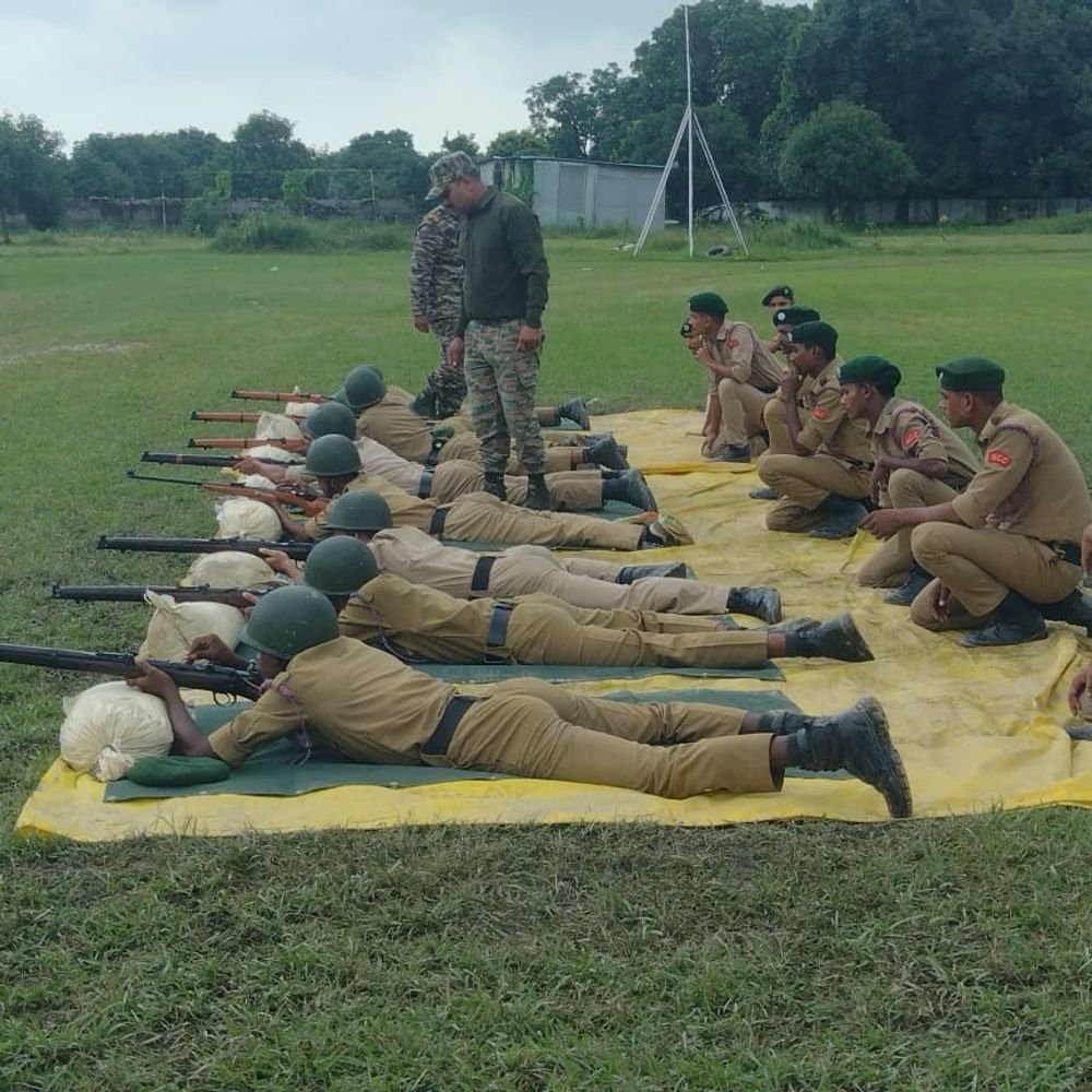 NCC शिविर में कैडेट्स ने गोलीबारी और संविधान का प्रशिक्षण:कौशांबी के डॉ. ए.एच. रिजवी डिग्री कॉलेज में 600 कैडेट्स को प्रशिक्षण