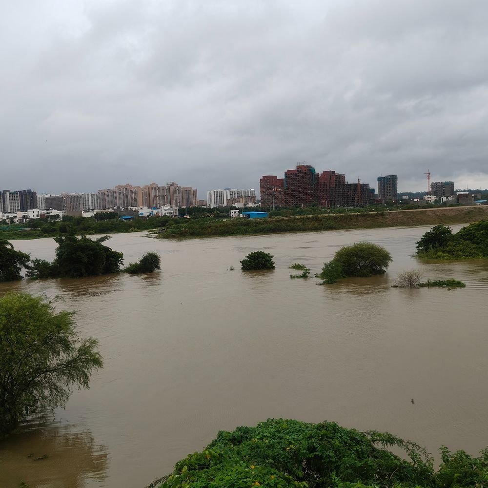 लखनऊ में चार दिनों की बारिश:जन जीवन प्रभावित, कॉलोनियों में घरों में घुसा पानी, सीजन की सबसे तेज बरसात
