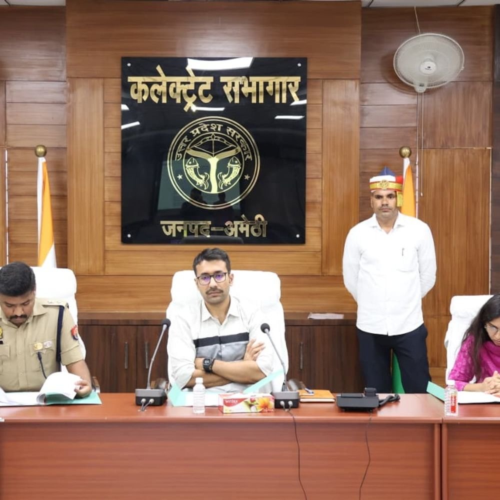 अमेठी में डीएम-एसपी ने देर रात कानून-व्यवस्था की समीक्षा की:लंबित मामलों के निस्तारण और त्योहारों की तैयारियों पर जोर, लापरवाही पर होगी कार्रवाई