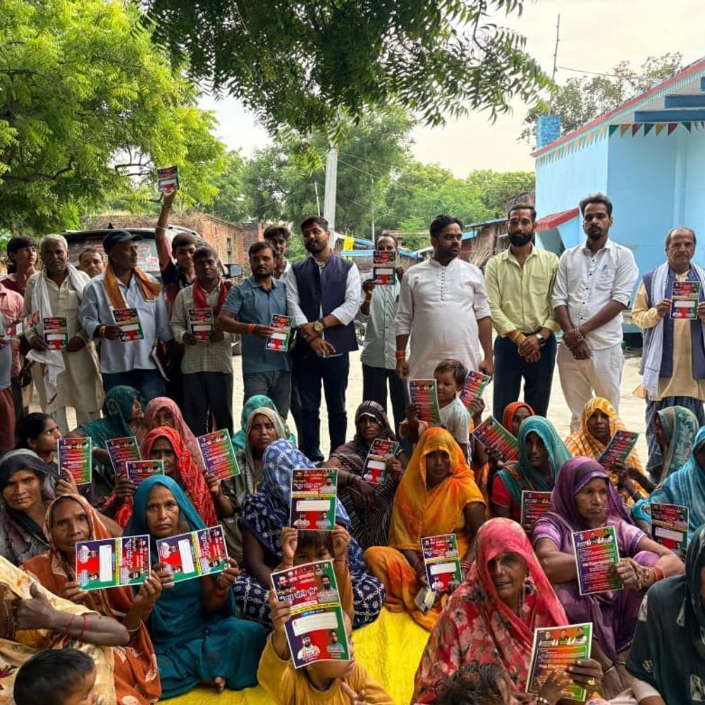 लोजपा ने 'यूथ बोले तो' कार्यक्रम के लिए किया जनसंपर्क:भदोही में ग्रामीणों को प्रयागराज आने का न्योता, चिराग पासवान होंगे शामिल