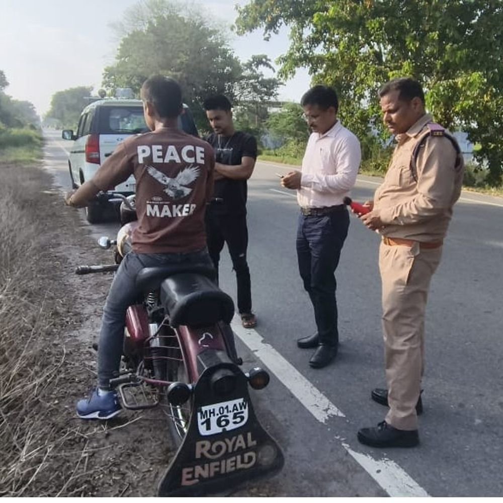 बलरामपुर में 18 वाहनों पर 2.05 लाख का जुर्माना:तेज हॉर्न और शोर मचाने वाले वाहनों पर परिवहन विभाग ने की कार्रवाई