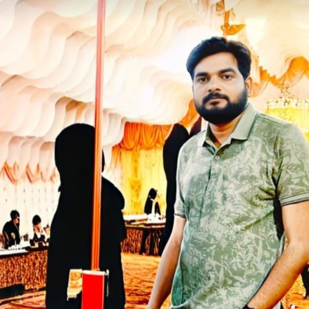 कार ने सड़क किनारे खड़े दो लोगों को रौंदा, मौत:प्रधानाचार्य समेत 3 घायल, बाराबंकी में लखनऊ-अयोध्या हाईवे पर हादसा