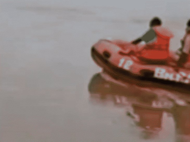 केन नदी के तेज बहाव में नाव समेत युवक बहा:बांदा में रात को बढ़ा जलस्तर; तलाश जारी