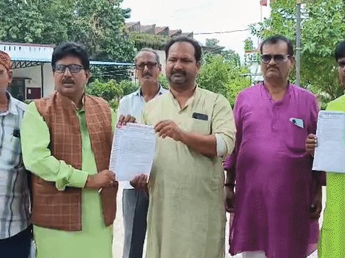'जिससे शिकायत करनी हो करो, कोई कुछ नहीं बिगाड़ पाएगा':गोरखपुर में ठेकेदार पर वाहन फिटनेस के लिए 10- 20 हजार वसूली का आरोप