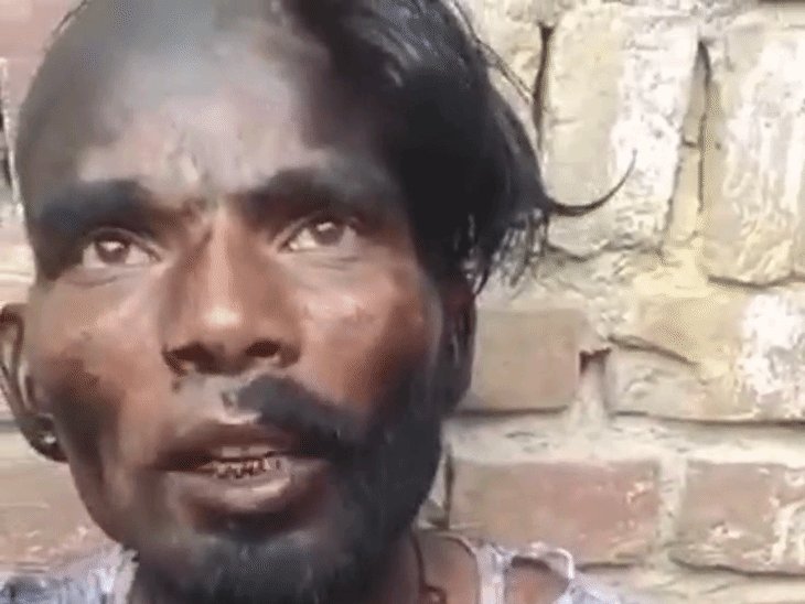 अलीगढ़ में अवैध संबंधों के शक में युवक को पीटा,VIDEO:आधा सिर मुंडवाकर मुंह काला किया, पेशाब पिलाया; 7 लोगों पर केस दर्ज
