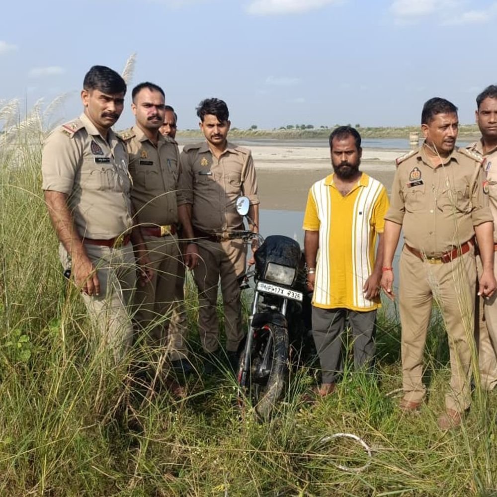 ब्लैकमेलिंग और अवैध संबंध छिपाने के लिए हुई थी हत्या:बागपत में महंत पुलिस रिमांड पर, बाइक और नशीली दवाओं के रैपर बरामद