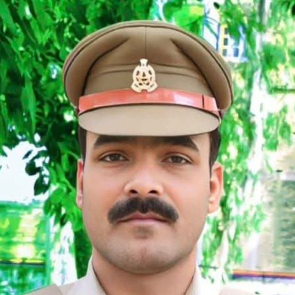 निलंबित थाना प्रभारी ने कोर्ट में किया सरेंडर:25 हजार का इनामी फरार, पुलिस की तलाश जारी