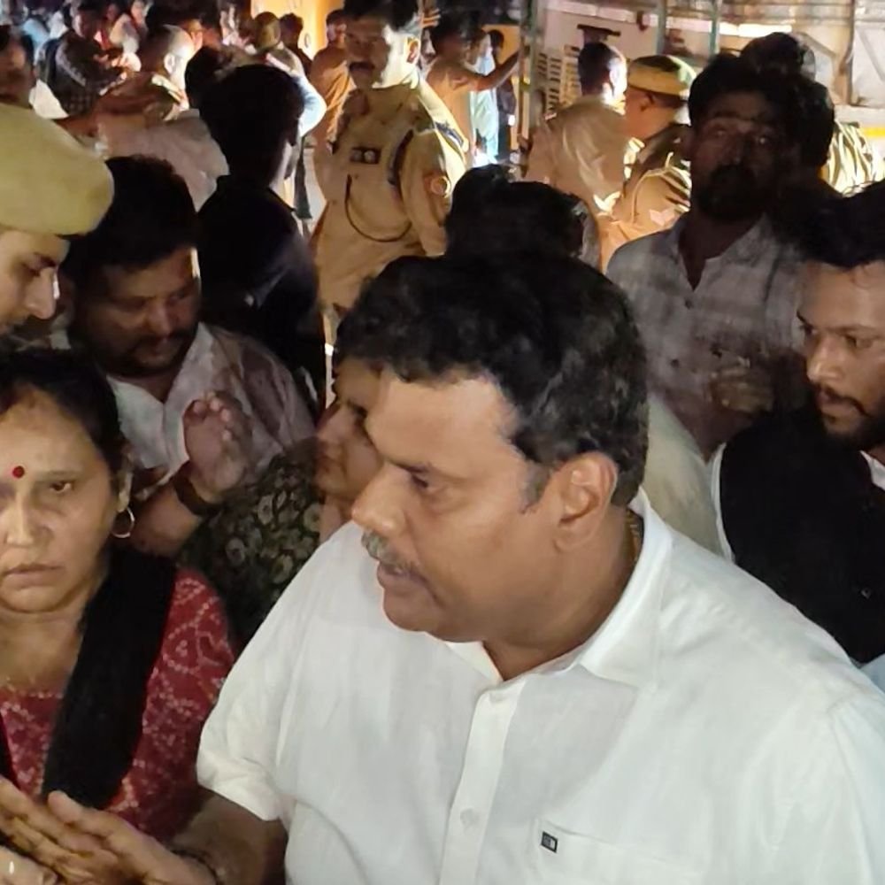सीतापुर में केशव ग्रीन सिटी जलमग्न:प्रशासन पर समय से जानकारी न देने का आरोप, मुआवजे की मांग पर अड़े