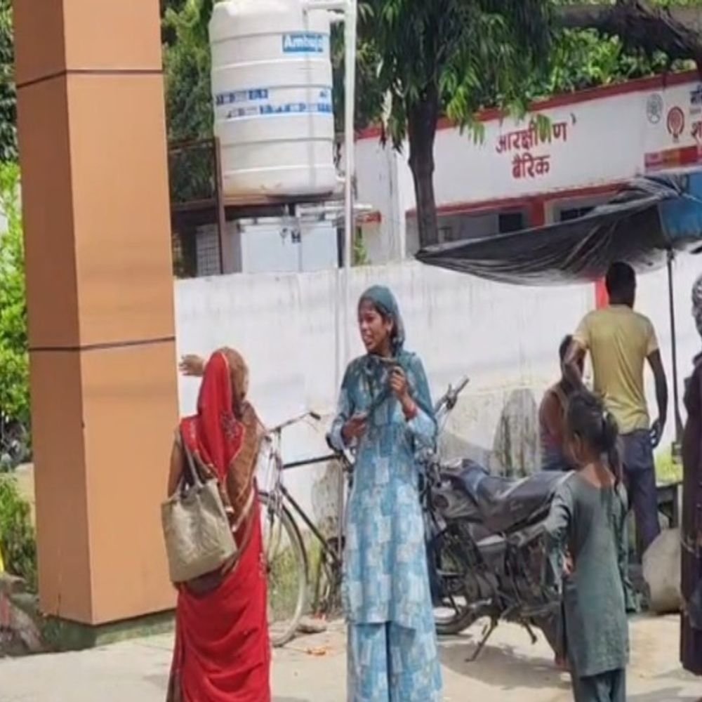 पुलिस पति को थाने लाई, पत्नी गेट पर रोई:20 दिन पहले जेल से छूटा था, दरोगा पर एनकाउंटर की धमकी का आरोप