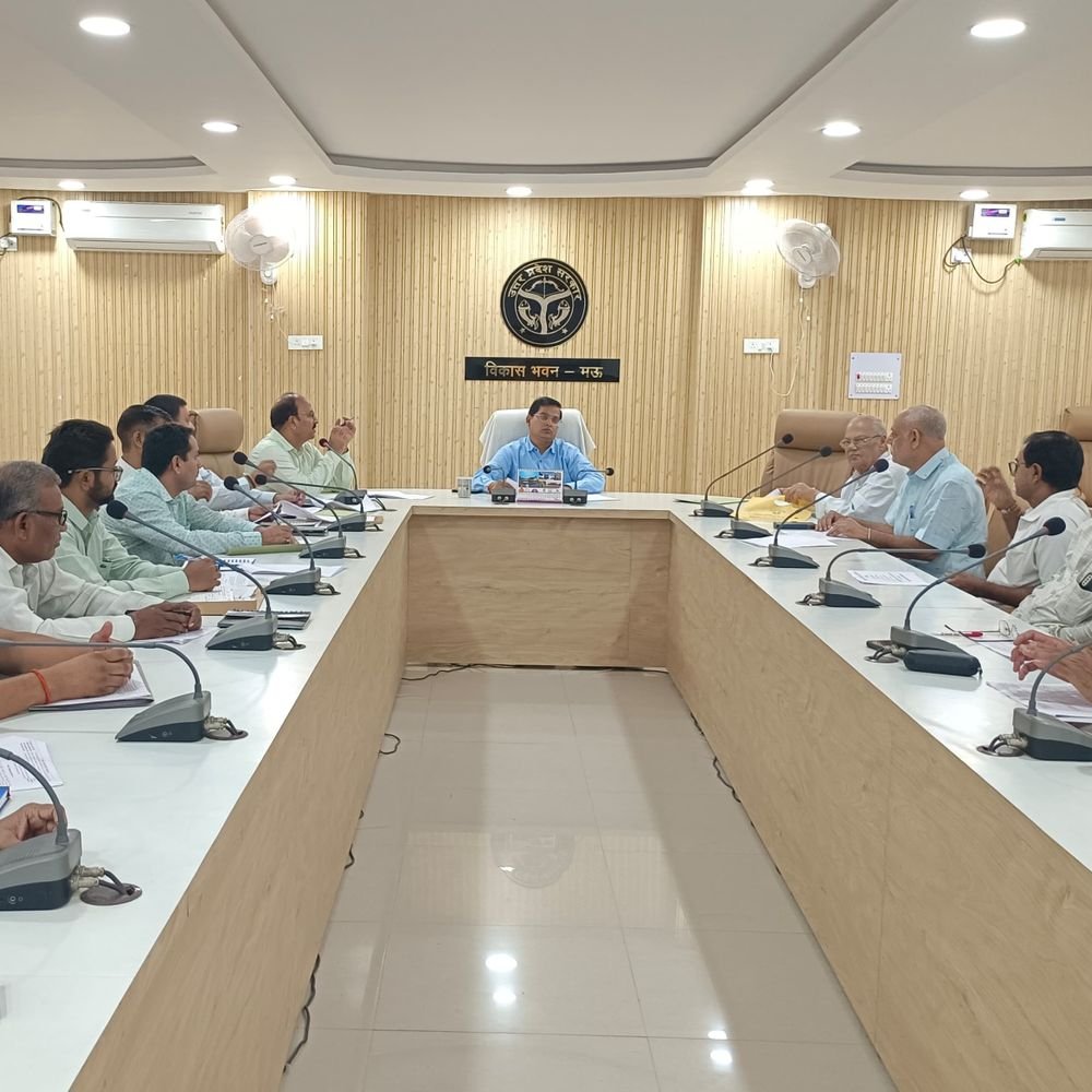 सहादतपुरा में विद्युत सब-स्टेशन का स्टीमेट तैयार करने के निर्देश:मऊ में CDO ने बैठक कर औद्योगिक क्षेत्रों की समस्याओं के समाधान के दिए निर्देश