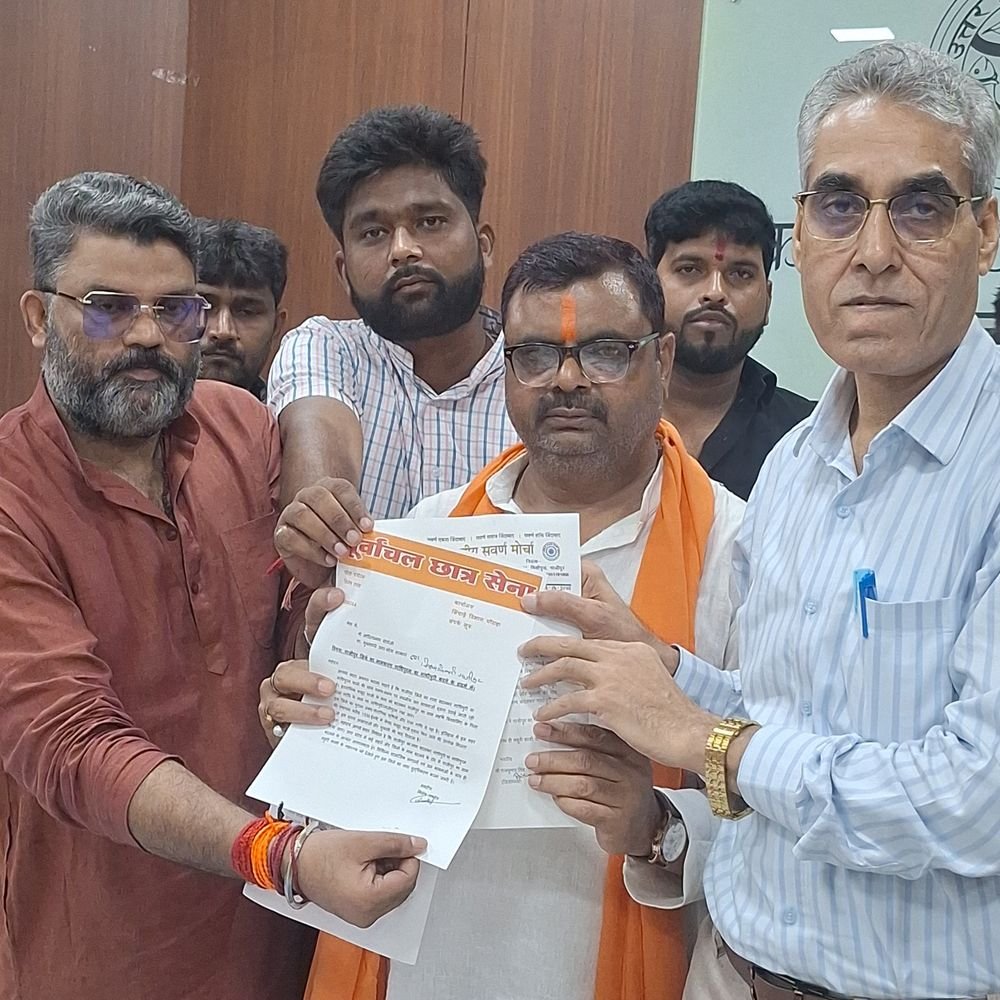 गाजीपुर नाम बदलने पर जोर:गांधीपुरम या गांधीपुरी करने की मांग, तीन दिन में दूसरी बार संगठनों ने एडीएम को सौंपा पत्रक