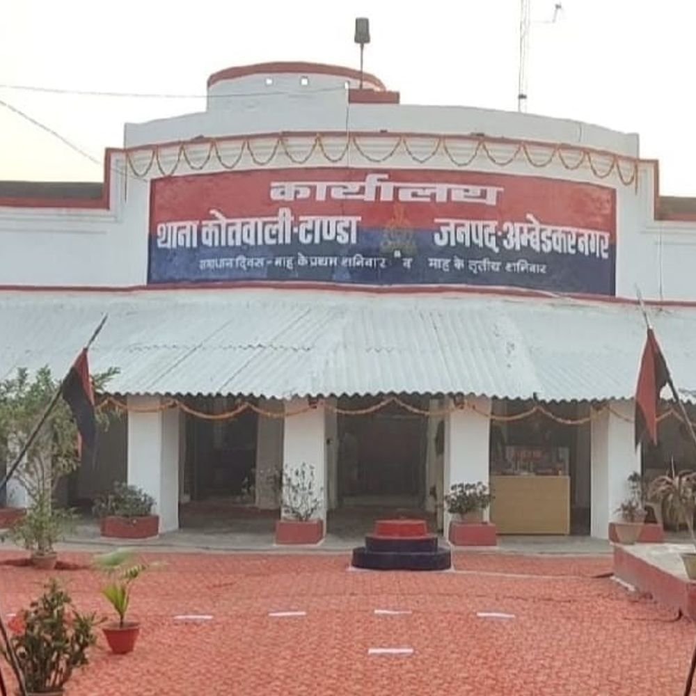टांडा कोतवाली के 40 आवासीय भवनों में गड़बड़ी, एई निलंबित:निर्माण में लापरवाही पर कार्रवाई, प्रभारी अधिशासी अभियंता से 15 दिन में मांगा जवाब