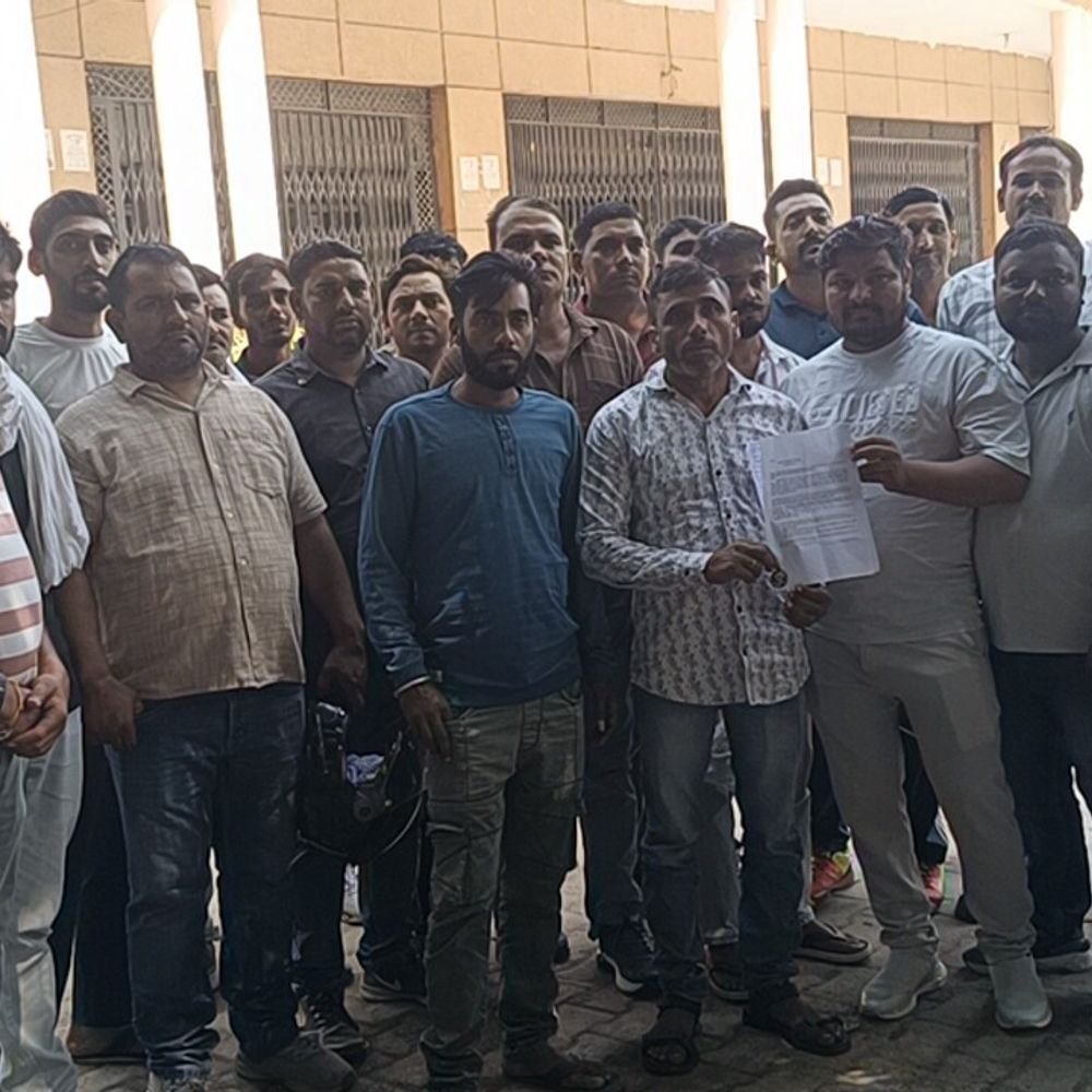 60 हजार मीटर रीडरों को UPCOS में शामिल करने की:रोजगार सुरक्षित रखने के लिए बागपत डीएम को सौंपा ज्ञापन