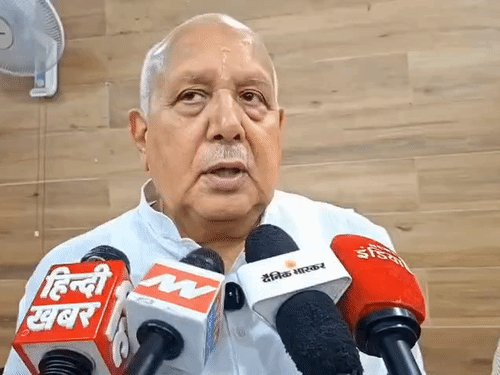 अर्नब चक्रवात से अयोध्या में नुकसान, मंत्री ने की समीक्षा:प्रभारी मंत्री सूर्य प्रताप शाही रविवार को अयोध्या पहुंचे,राहत और सहायता जल्द पहुंचाने के निर्देश