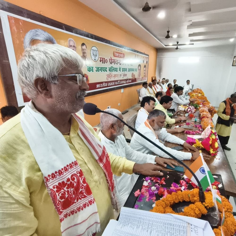 संगठन की मजबूती के लिए कार्यकर्ताओं से संवाद- प्रेमचन्द्र मिश्रा:बलिया में बोले- उनकी समस्याओं का समाधान प्राथमिकता
