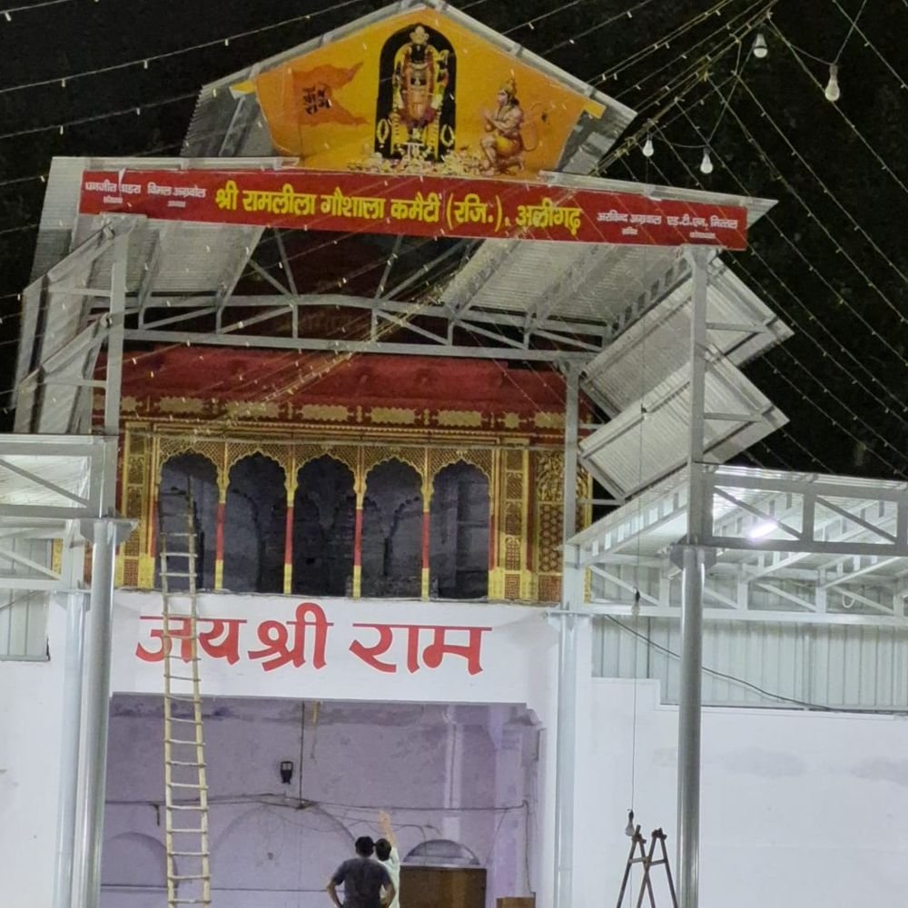 अलीगढ़ में रामलीला मंचन की तैयारियां शुरू, सजने लगे मंच-पंडाल:3 अक्टूबर से शुरू होगा मंचन, बरौला में स्थानीय कलाकार निभाएंगे पात्र, नगला तकोना-अचलताल में बाहर से आएगी मंडली