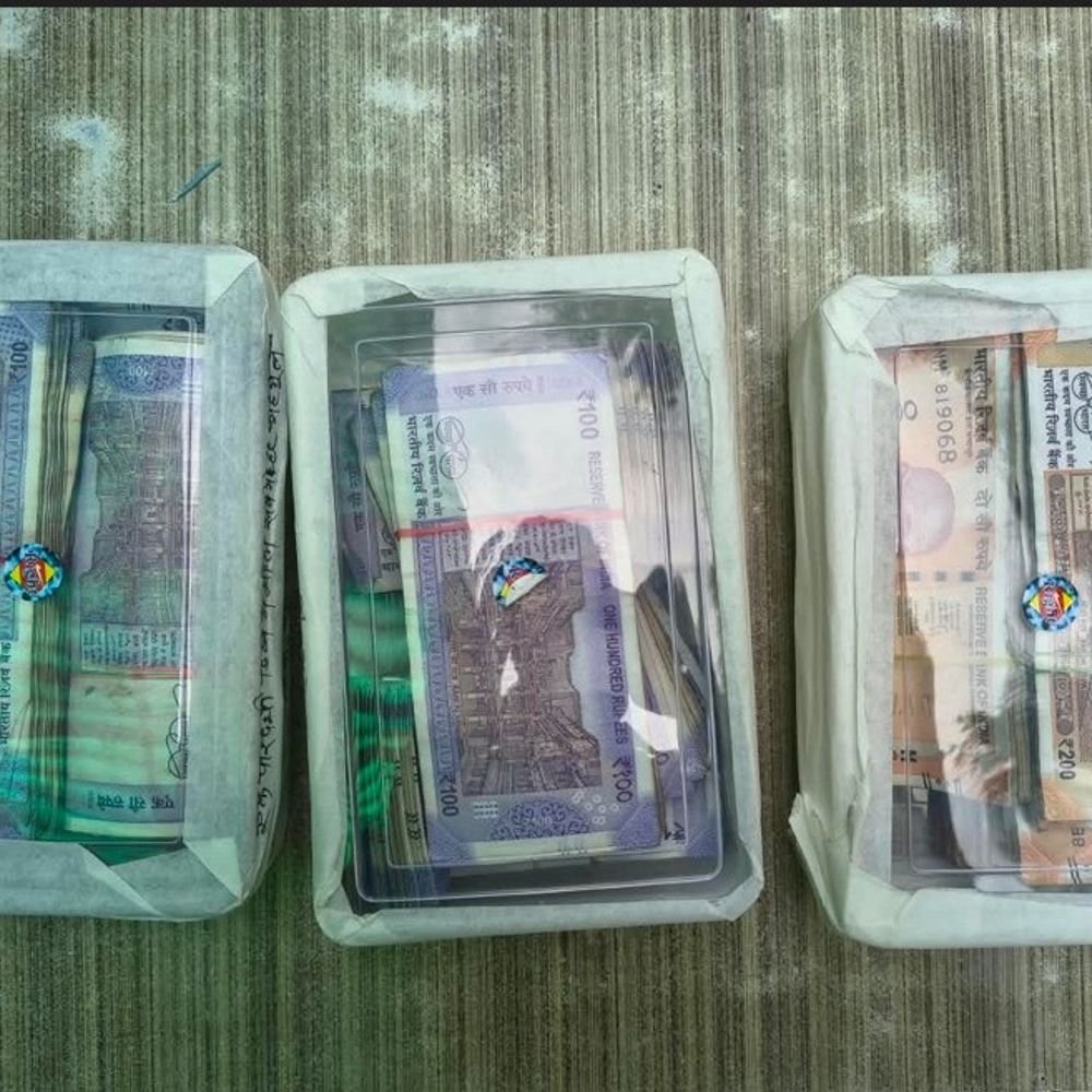 हरदोई चोरी में आरोपी परिवार की तीन महिलाएं गिरफ्तार:कारोबारी के घर चोरी करने वाले आरोपी की पत्नी-बहन-ताई पकड़ी गई; 1.70 लाख रुपए बरामद