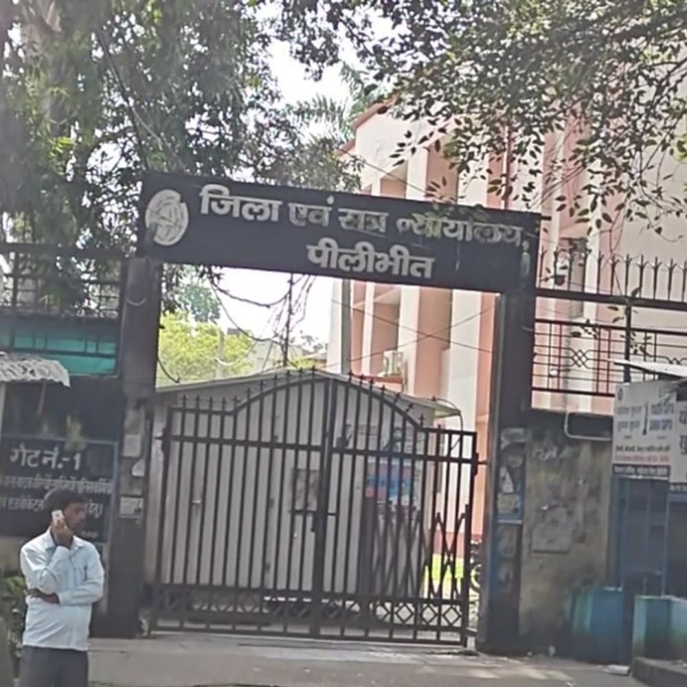 पीलीभीत में दहेज मांगने के आरोपी पति समेत चार बरी:बुलेट, वाशिंग मशीन और तीन लाख रुपये मांगने का था आरोप, साक्ष्य नहीं मिले