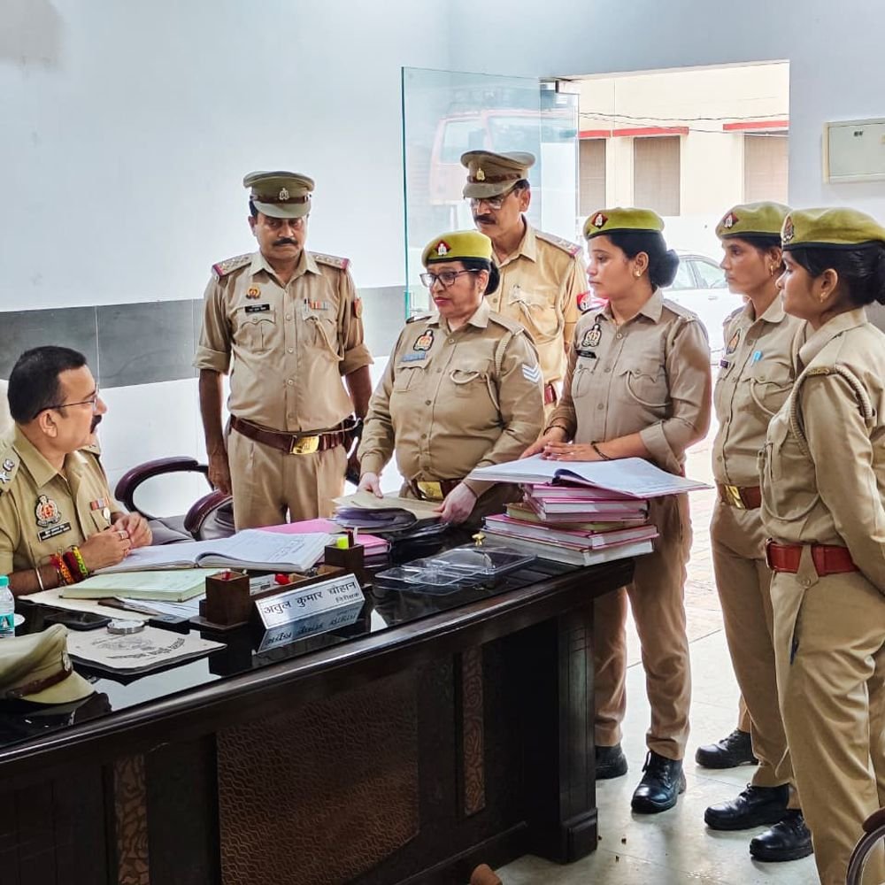 हाफिजपुर थाने में महिला सुरक्षा व्यवस्था की समीक्षा:एसपी ने हेल्प डेस्क और एंटी रोमियो रजिस्टर चेक कर दिए निर्देश