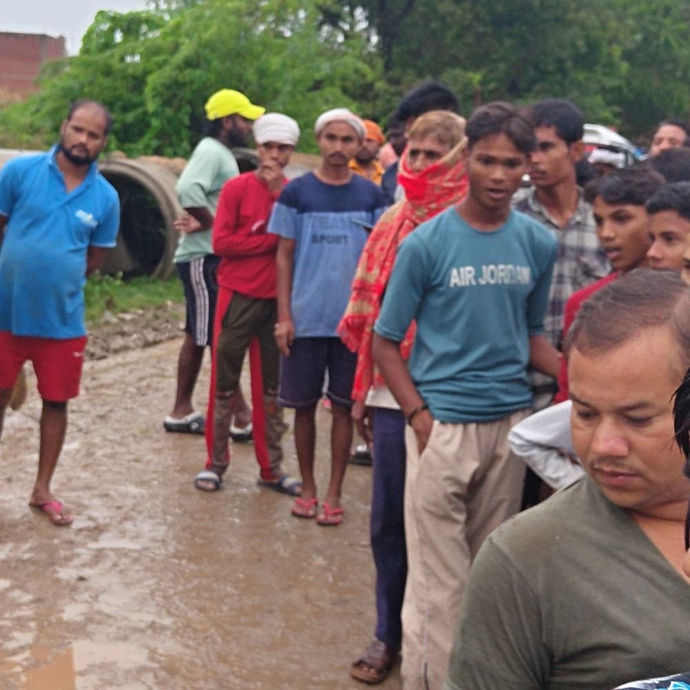 हरदोई में जलभराव पर आबकारी मंत्री नितिन अग्रवाल सख्त:धन्नूपुरवा नाले का निरीक्षण कर EO को फटकारा, अतिक्रमण हटवाकर पुलिया तुड़वाई