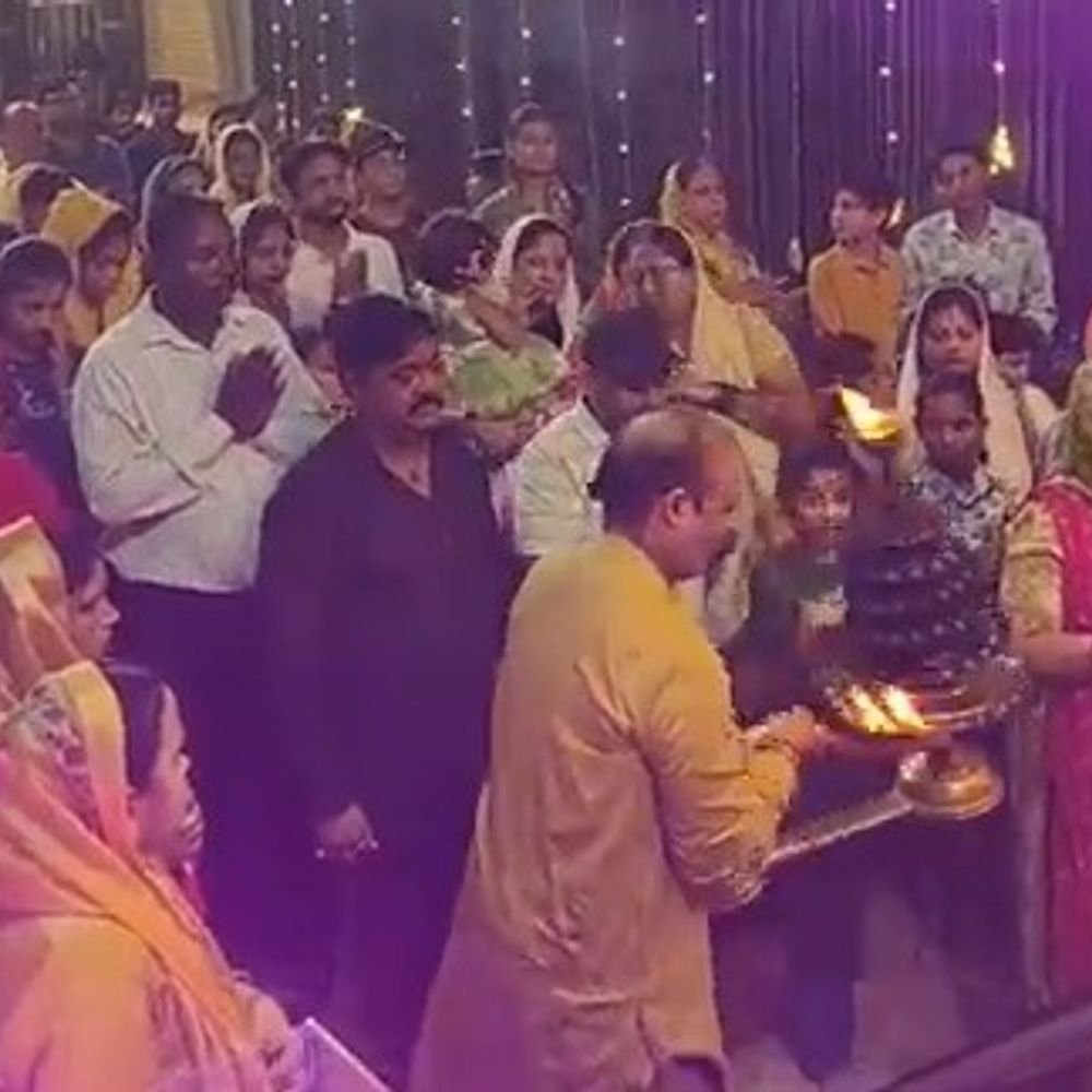 उन्नाव में गणेश-महोत्सव का अंतिम चरण, MLA ने की आरती:श्रद्धालुओं ने देर रात तक भजन-कीर्तन में हिस्सा लिया, सुख-समृद्धि की कामना की