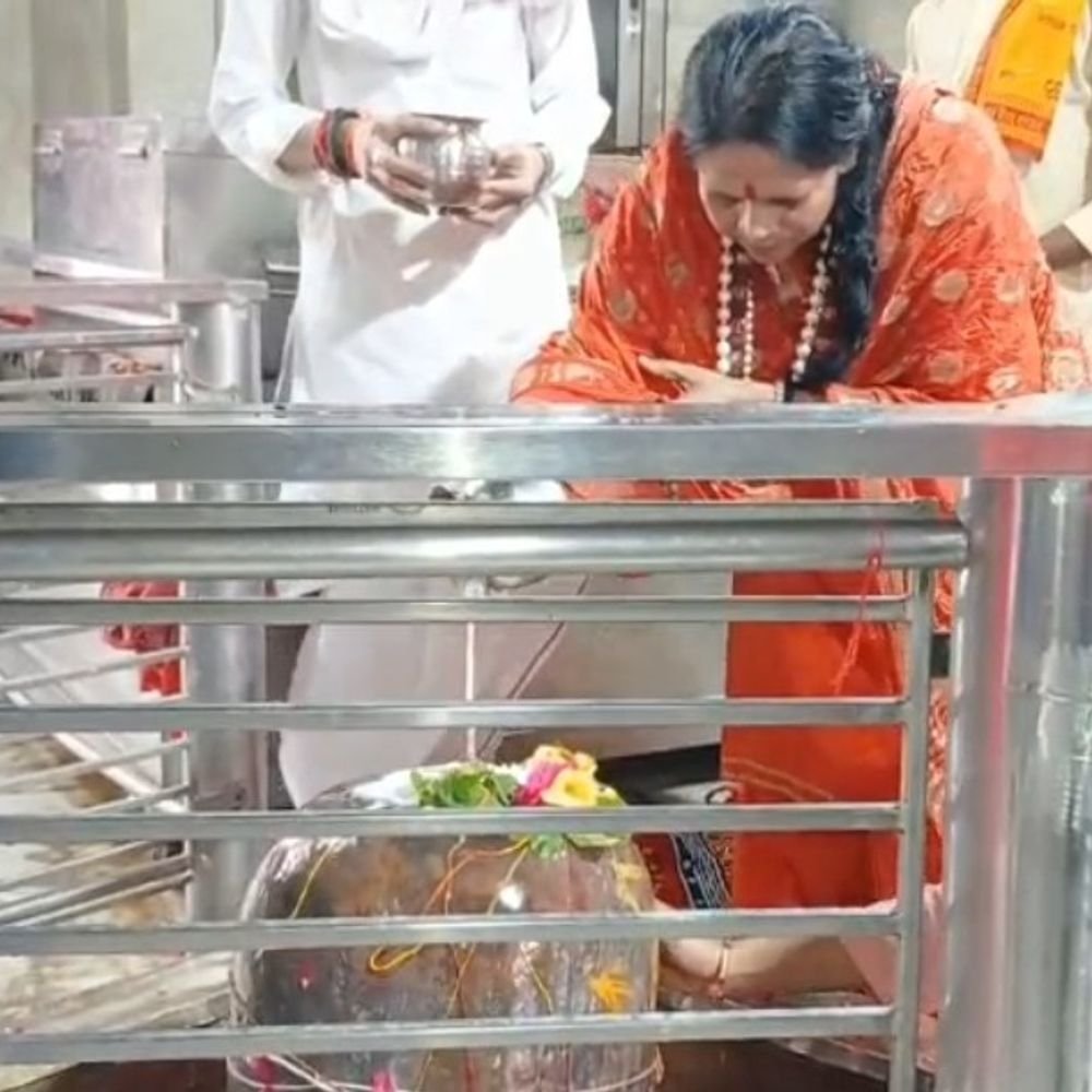 अवैध मस्जिद, मदरसे और मजारों पर चले बुलडोजर:बागपत में साध्वी प्राची में कहा- जहां खुदाई होगी, वहां शिव निकलेंगे; 2027 में भाजपा की जीत का दावा
